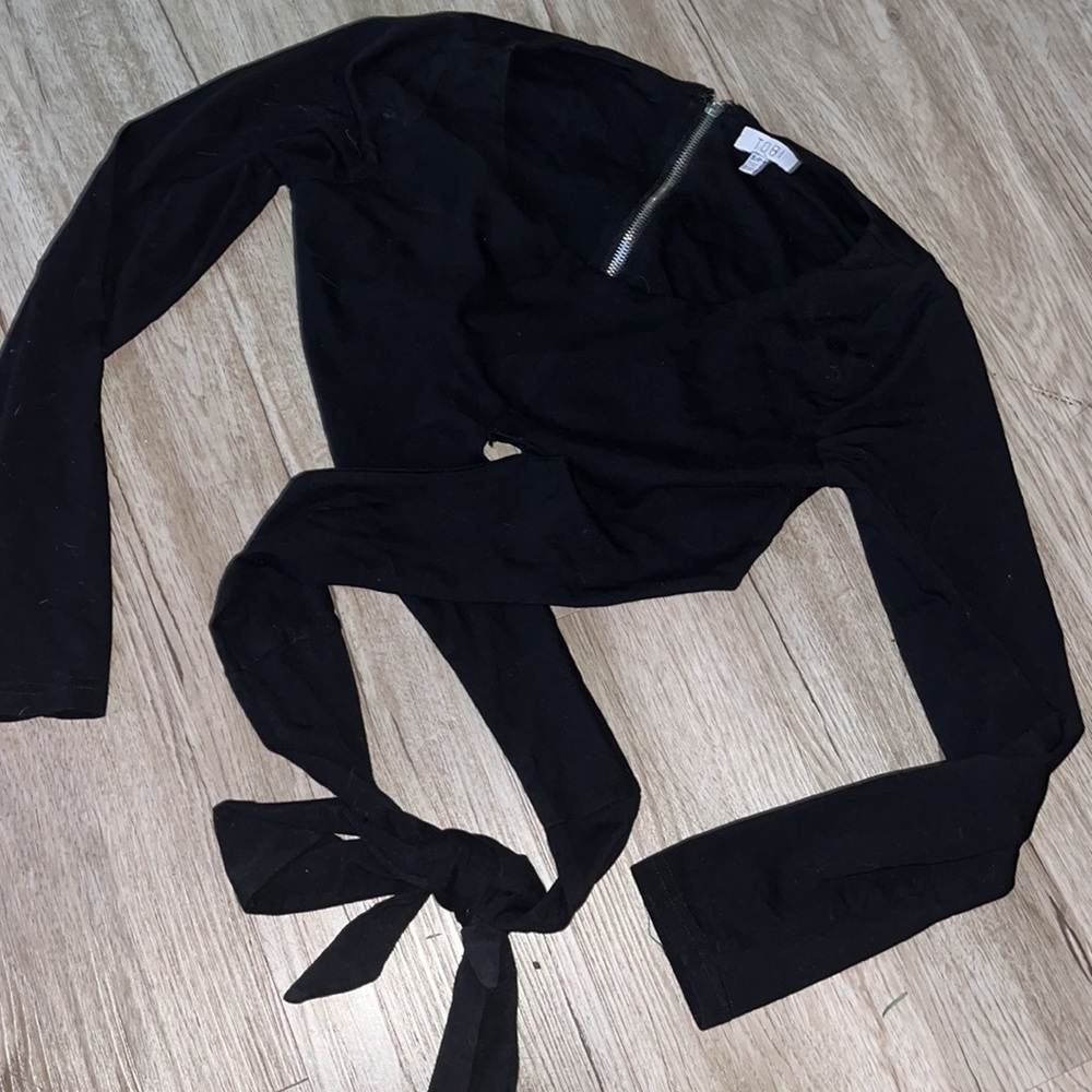 TOBI Super flattering wrap top
